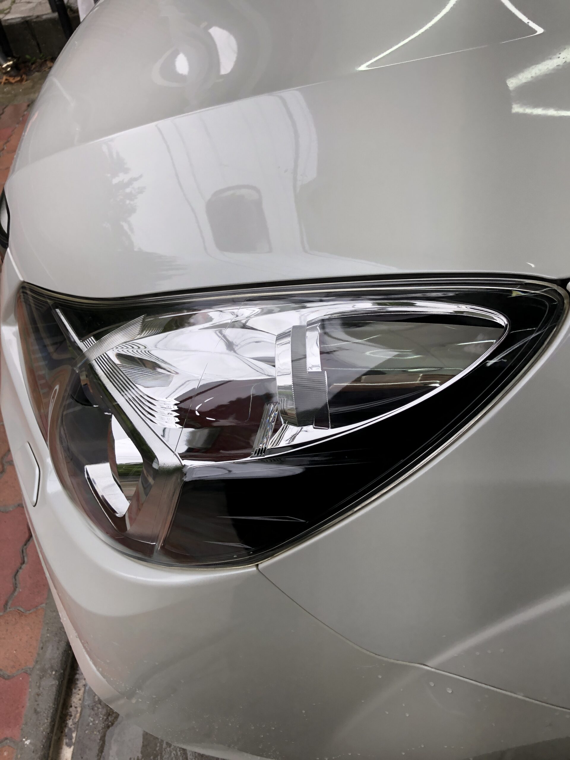 スバル車のヘッドライトコーティング施工